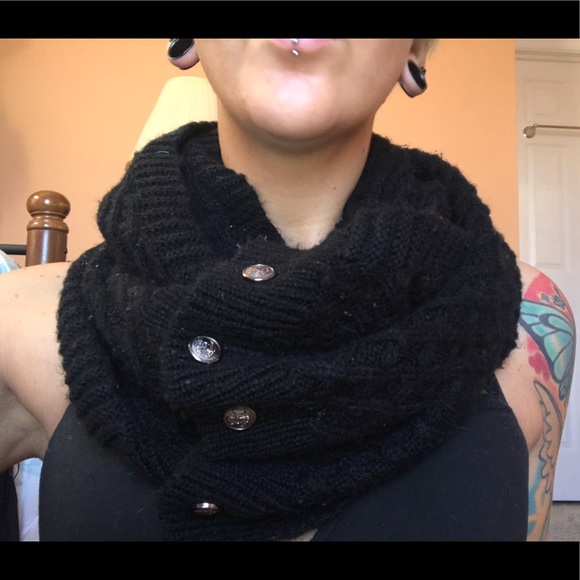 Accessories - 💚 Button infinity scarf